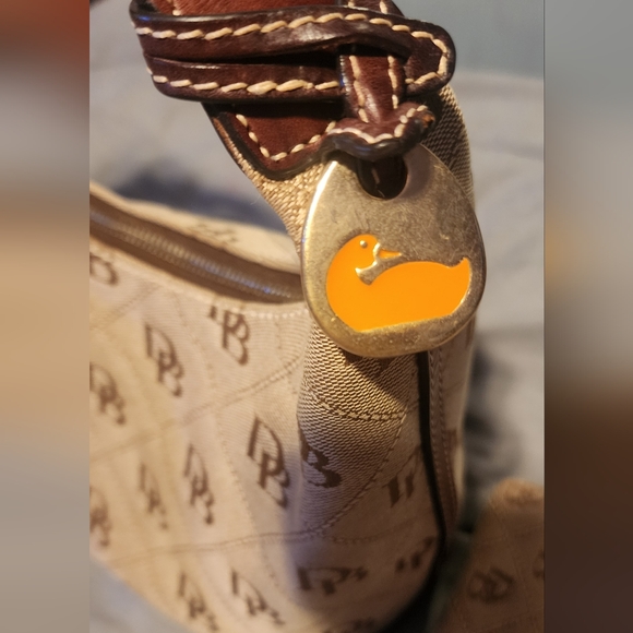 Dooney and Bourke purse - Picture 6 of 6